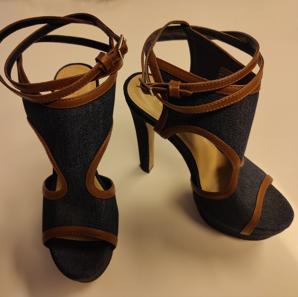 Shoe Dazzle platform slingbacks